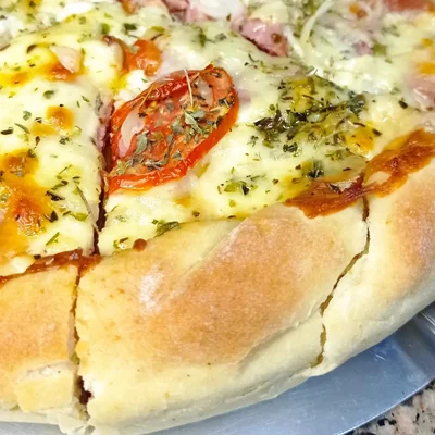 Recette de Pizza au pepperoni (meilleure pâte à pizza) sur le site de recettes DeliRec