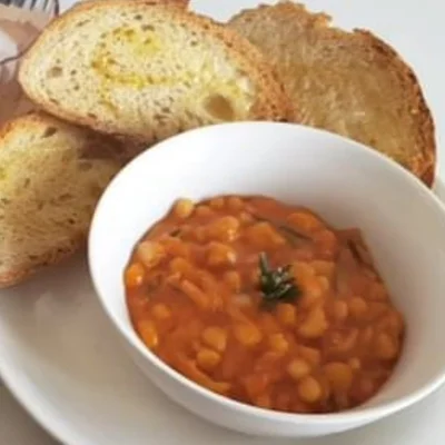 Recipe of Tuscan beans with garlic toast on the DeliRec recipe website