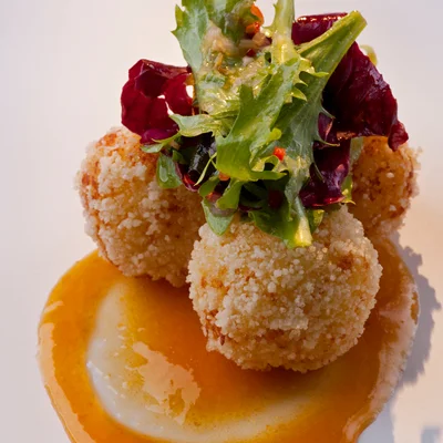 Recipe of Tapioca ball with cheese and apricot coulis by chef Pedro de Artagão on the DeliRec recipe website
