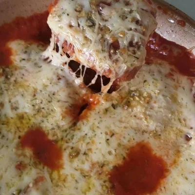 Recipe of Chicken Parmigiana in the skillet on the DeliRec recipe website