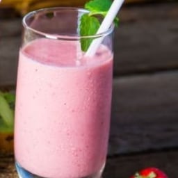 Photo of the Strawberry Smoorhie with Yogurt – recipe of Strawberry Smoorhie with Yogurt on DeliRec