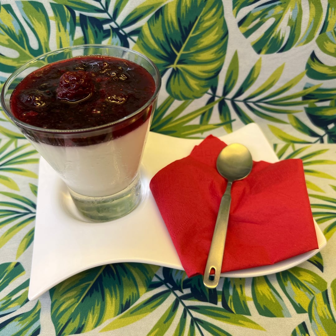 Foto da Mousse de Iogurte Grego com Frutas Vermelhas - receita de Mousse de Iogurte Grego com Frutas Vermelhas no DeliRec