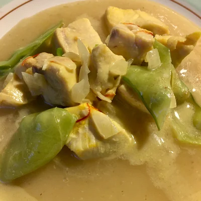 Recipe of Grouper in coconut milk, tamarind and saffron with fish mush and peas on the DeliRec recipe website