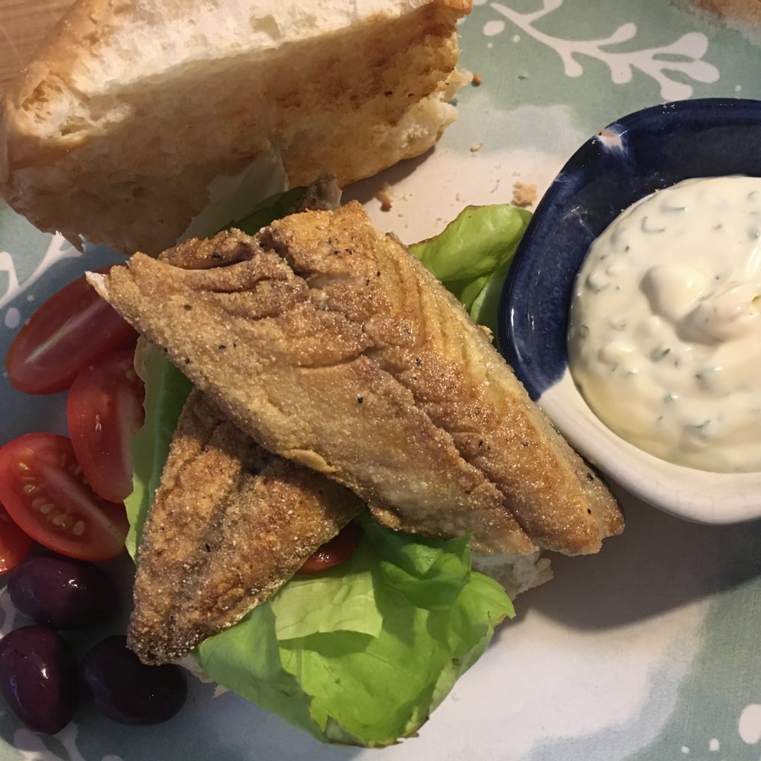 Photo of the Mackerel sandwich in cornmeal with lemon and cilantro mayonnaise – recipe of Mackerel sandwich in cornmeal with lemon and cilantro mayonnaise on DeliRec