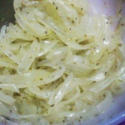 Recipe of onion salad on the DeliRec recipe website