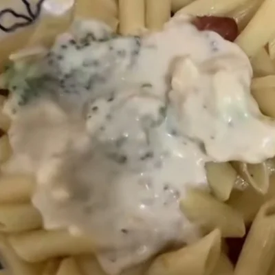 Recipe of Pasta with seasoned white sauce and broccoli on the DeliRec recipe website