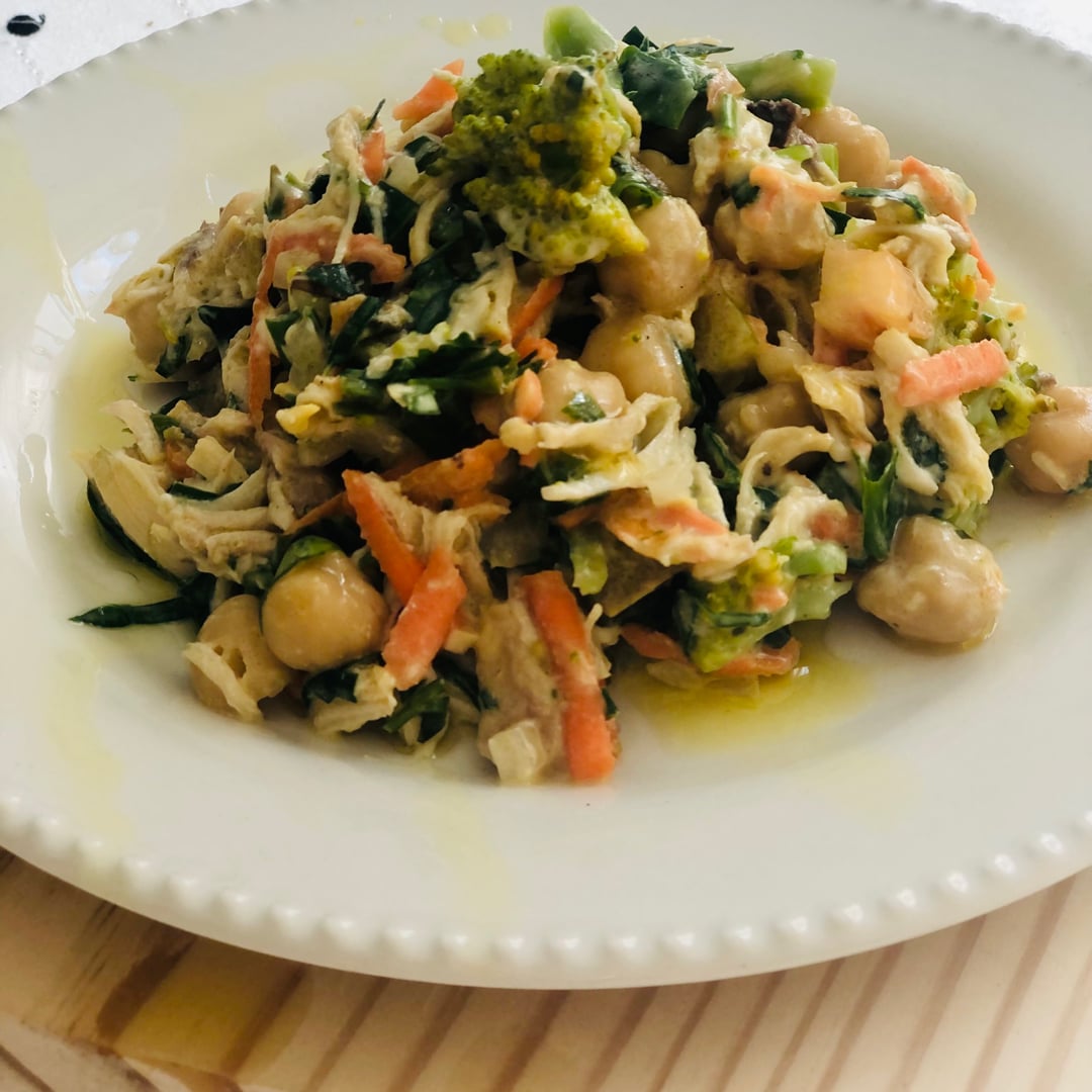 Photo of the Chickpea salad with shredded chicken – recipe of Chickpea salad with shredded chicken on DeliRec