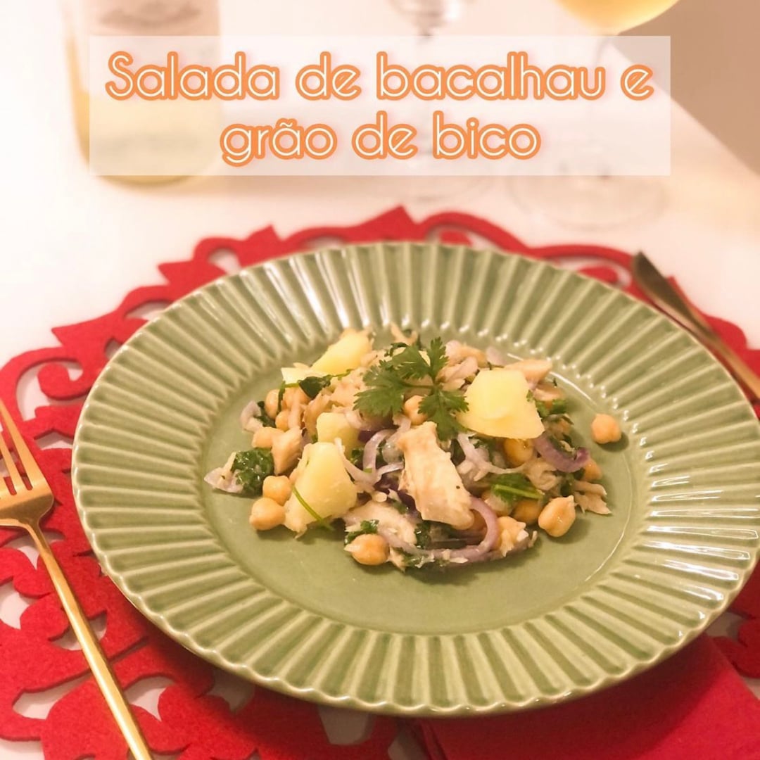 Foto da Salada de bacalhau e grão de bico  - receita de Salada de bacalhau e grão de bico  no DeliRec