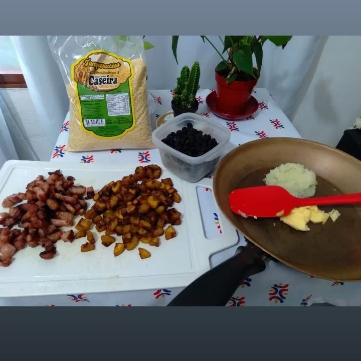 Foto da Farofa de bacon, banana e passas - receita de Farofa de bacon, banana e passas no DeliRec