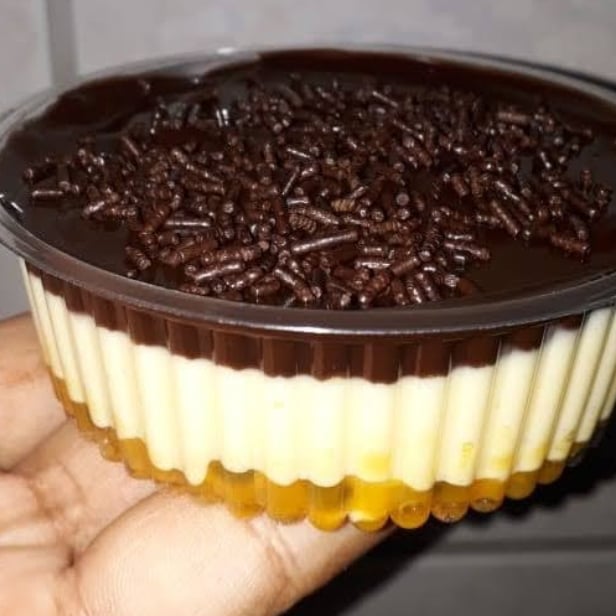 Photo of the Passion fruit mousse with chocolate ganachr – recipe of Passion fruit mousse with chocolate ganachr on DeliRec