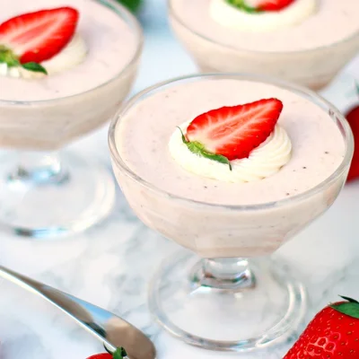Recipe of Strawberry Chocolate Mousse  on the DeliRec recipe website