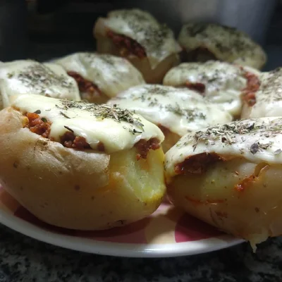 Recipe of Potato stuffed with pepperoni and cheese on the DeliRec recipe website