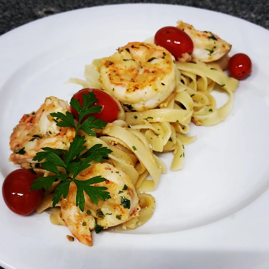 Photo of the Garlic and Oil Tagliatelle with Shrimp – recipe of Garlic and Oil Tagliatelle with Shrimp on DeliRec