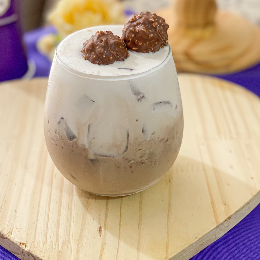 Photo of the Iced Latte Coffee with Ferrero Rocher – recipe of Iced Latte Coffee with Ferrero Rocher on DeliRec
