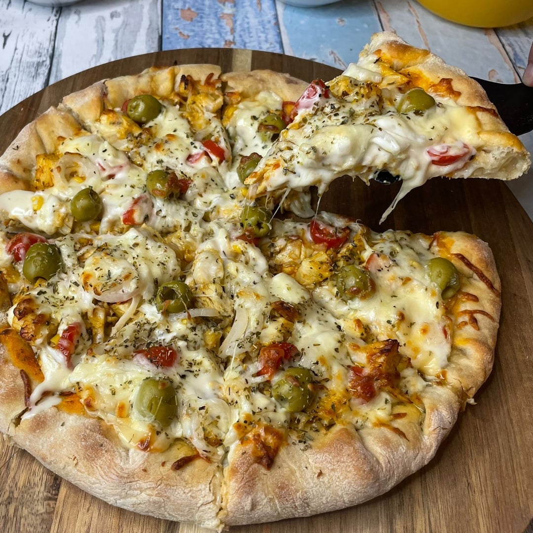 Foto da Pizza feita em casa igual da pizzaria - receita de Pizza feita em casa igual da pizzaria no DeliRec