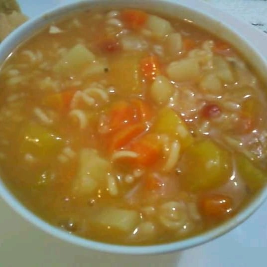 Foto aus dem Makkaronisuppe mit Kartoffeln und Karotten - Makkaronisuppe mit Kartoffeln und Karotten Rezept auf DeliRec