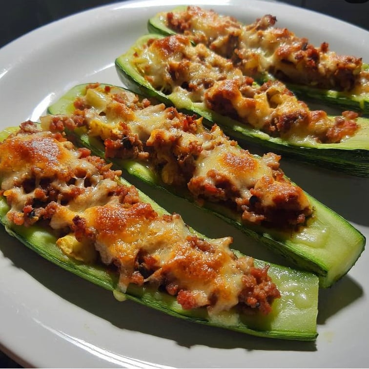 Photo of the Zucchini stuffed with minced meat – recipe of Zucchini stuffed with minced meat on DeliRec