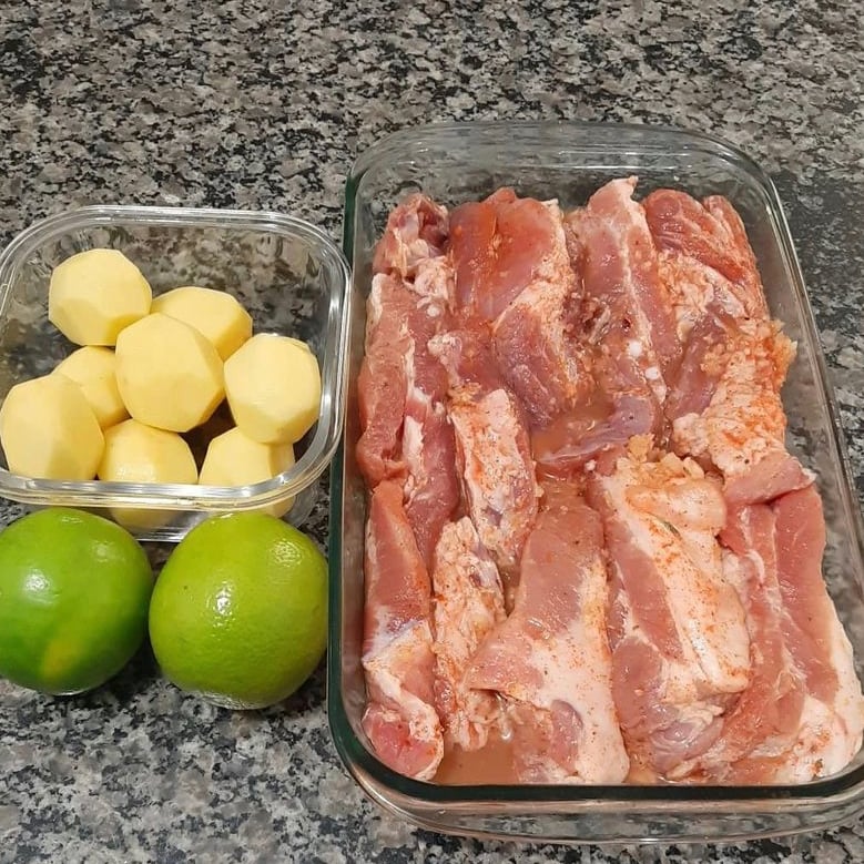 Photo of the Roasted Pork Chop with Potatoes – recipe of Roasted Pork Chop with Potatoes on DeliRec
