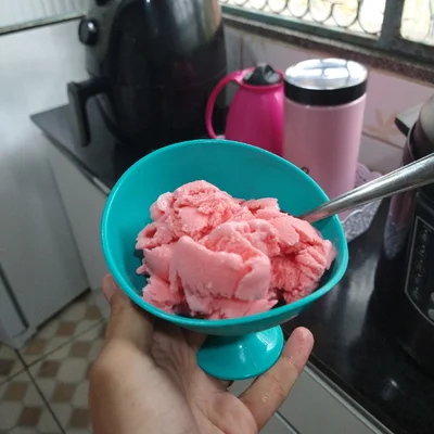 Recipe of homemade strawberry ice cream on the DeliRec recipe website