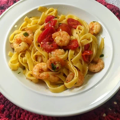 Recipe of Tagliatelle with shrimp and cherry tomatoes on the DeliRec recipe website