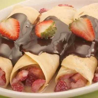 Recipe of Strawberry and condensed milk pancake on the DeliRec recipe website