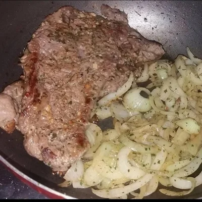 Recipe of Beef steak with onions on the DeliRec recipe website