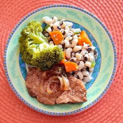 Recipe of Glazed pork fillet with fradinho and broccoli salad on the DeliRec recipe website