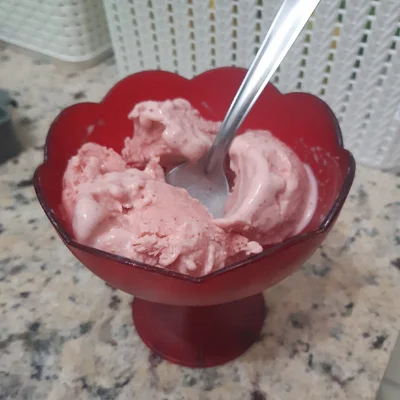 Recipe of Strawberry Ice Cream 0 Lactose on the DeliRec recipe website