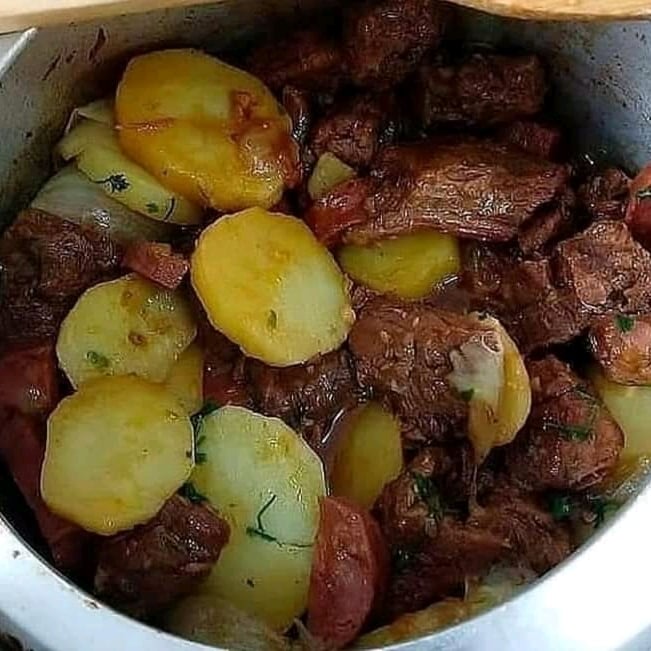 Foto da Carne de panela com batatas e cenoura. - receita de Carne de panela com batatas e cenoura. no DeliRec