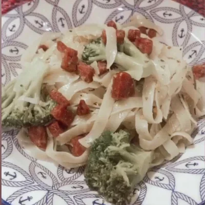 Recipe of Pasta with pepperoni and broccoli on the DeliRec recipe website