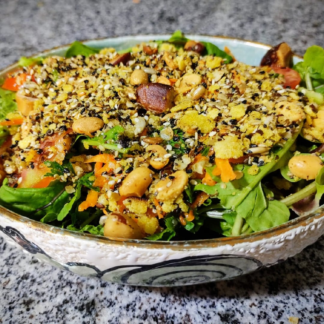 Photo of the Salad with salted granola and wine vinaigrette – recipe of Salad with salted granola and wine vinaigrette on DeliRec