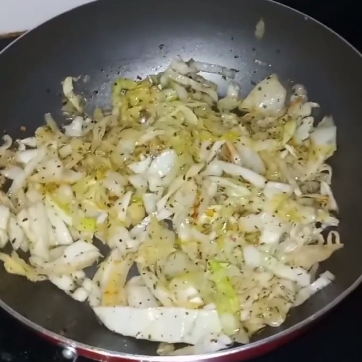 Photo of the Sauteed cabbage with herbs – recipe of Sauteed cabbage with herbs on DeliRec