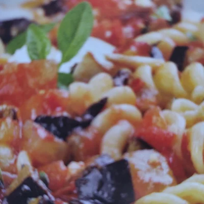 Recipe of Fusilli with eggplant and smoked ricotta on the DeliRec recipe website