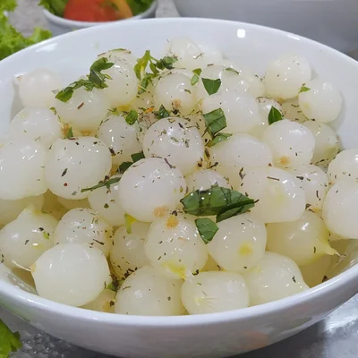 Recipe of Mini onions seasoned with aromatic herbs on the DeliRec recipe website