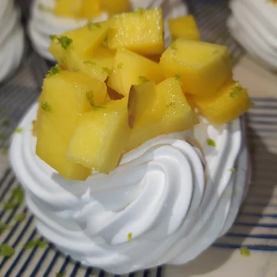 Recipe of Lemon zest mango pavlova the best recipe!!! on the DeliRec recipe website