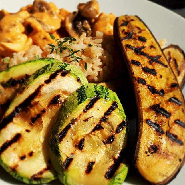 Photo of the Chicken stroganoff with brown rice, zucchini and grilled banana. – recipe of Chicken stroganoff with brown rice, zucchini and grilled banana. on DeliRec