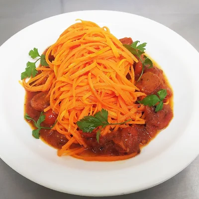 Receita de Espaguete de cenoura com molho rústico de tomate delicioso!!! no site de receitas DeliRec