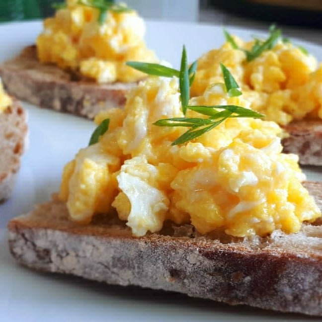 Photo of the Italian bread bruchetta with creamy eggs – recipe of Italian bread bruchetta with creamy eggs on DeliRec