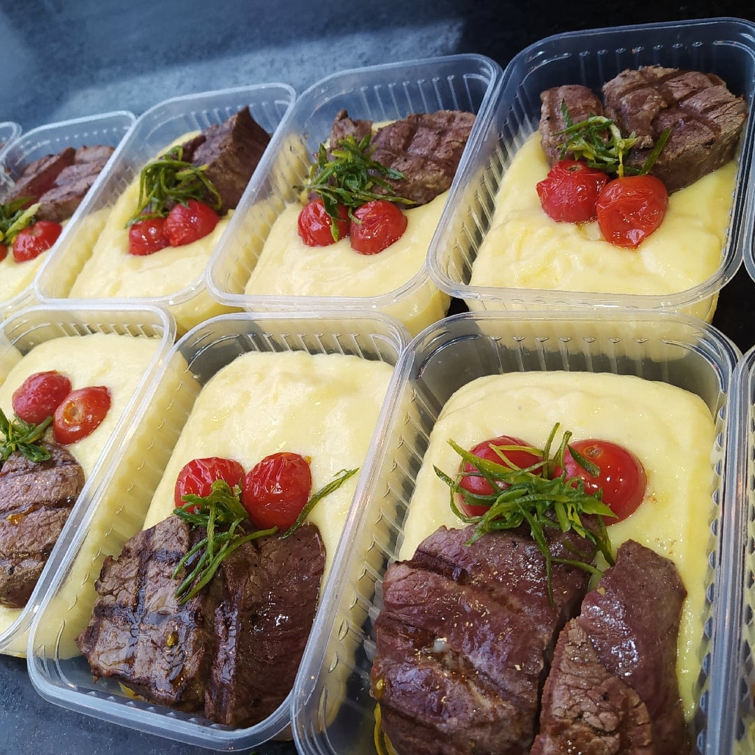 Photo of the Filet mignon medallion with mashed potatoes and cherry tomatoes 🍒🍒🍒 – recipe of Filet mignon medallion with mashed potatoes and cherry tomatoes 🍒🍒🍒 on DeliRec