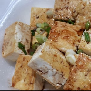 Grilled handmade tofu with soy sauce and onion