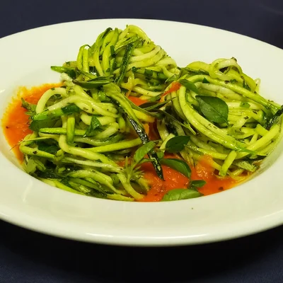 Recipe of Vegan zucchini noodles/spaghetti 🍅🍅🌰🌰 on the DeliRec recipe website