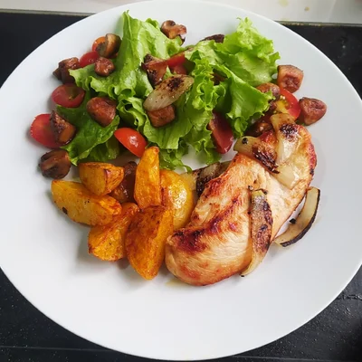 Recipe of Grilled chicken fillet, potatoes and grilled mushrooms on the DeliRec recipe website