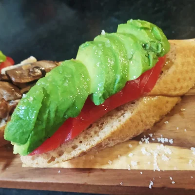 Recipe of Italian bread bruchetta with tomato and avocado on the DeliRec recipe website