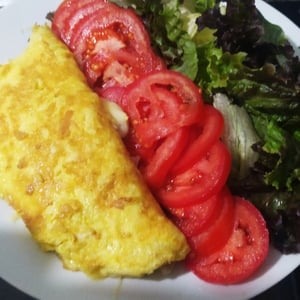 Cheese omelette with tomato and lettuce