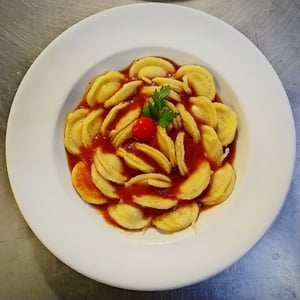 Cheese ravioli (ready market pasta) with rustic tomato sauce