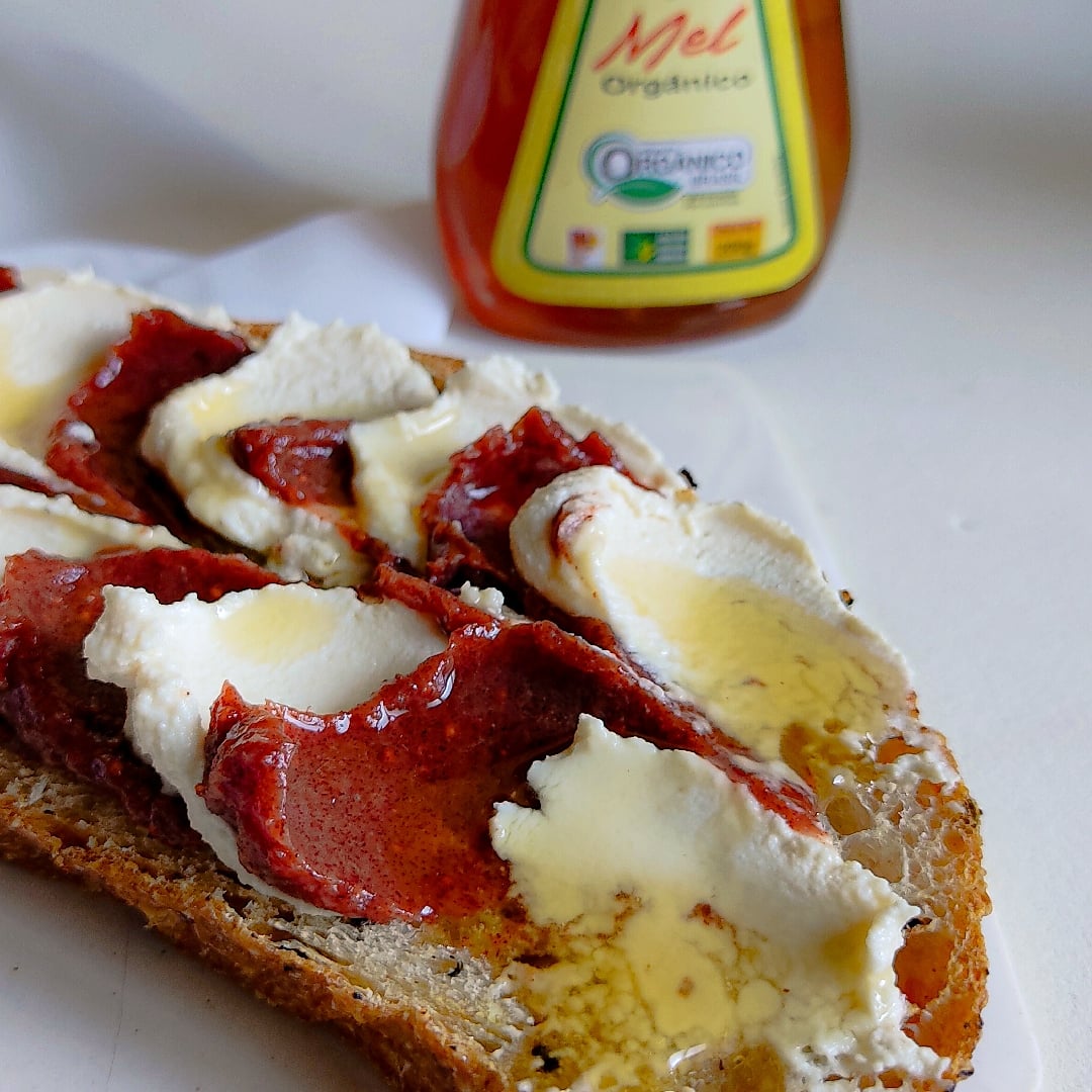 Photo of the Perfect combination: honey, jam and vegetable cheese – recipe of Perfect combination: honey, jam and vegetable cheese on DeliRec