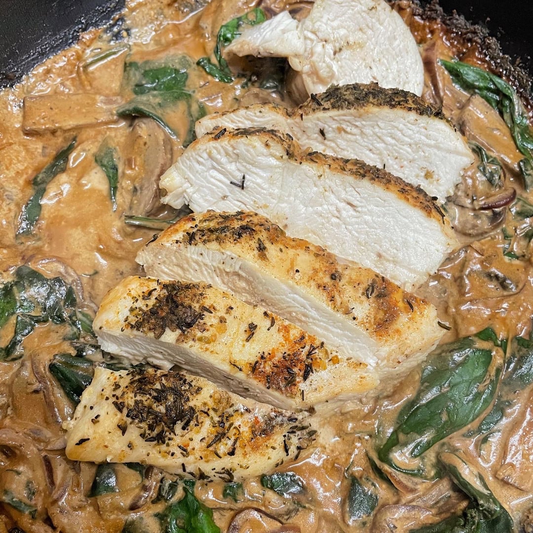 Photo of the Chicken in mushroom and spinach sauce – recipe of Chicken in mushroom and spinach sauce on DeliRec