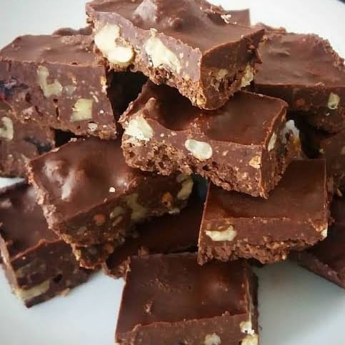 Foto aus dem Schokoladenquadrate mit Erdnüssen - Schokoladenquadrate mit Erdnüssen Rezept auf DeliRec