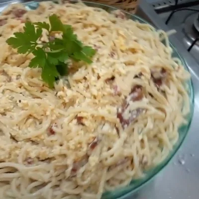 Recette de Spaghetti carbonara sur le site de recettes DeliRec