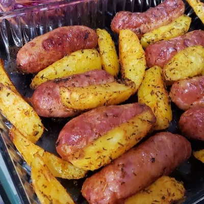 Recipe of Baked sausage with potatoes on the DeliRec recipe website